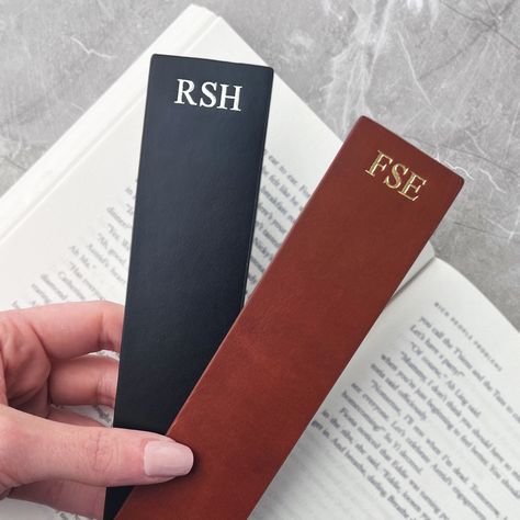 Premium real letaher bookmark personalised with your initials Neuer Job, New Job Gift, Leather Bookmark, Book Stamp, Bookmark Gifts, How To Make Bookmarks, Bridesmaid Proposal Box, Wedding Gifts For Bridesmaids, Gifts For Bookworms