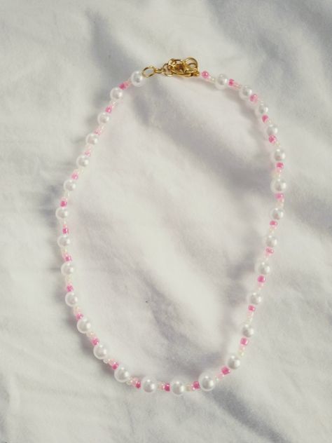 Seed Bead Necklace Pink, Kawaii Beaded Jewelry, Pink Seed Bead Necklace, Pink Necklace Aesthetic, Pink Bead Necklace, Beads Craft Jewelry, Pretty Jewelry Necklaces, Pink Pearl Necklace, Beaded Jewelry Necklaces