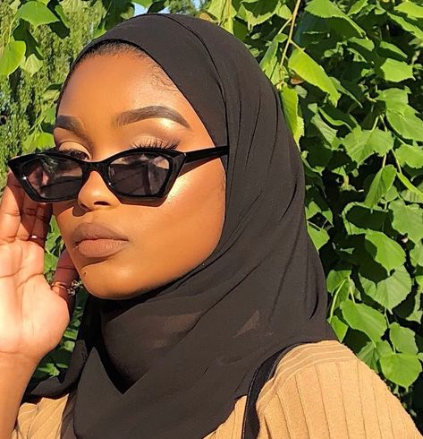 @farhiyabubakar shared a photo on Instagram: “How y’all doing🤍” • Jun 28, 2020 at 7:13pm UTC Muslim Streetwear, Hijabi Fits, Hijab Style Tutorial, Hijab Fashionista, Cool Outfit, Modest Fits, Modest Dresses Casual, Muslim Fashion Outfits, Hijabi Outfits