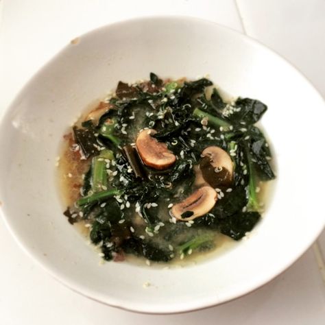 Easy Kale, Mushroom, Quinoa Miso Soup - Further Food Upset Stomach Food, Kale Mushroom, Mushroom Quinoa, Low Carb Vegetarian Recipes, Miso Soup, Upset Stomach, Low Carb Meals Easy, How To Cook Quinoa, Simple Recipes