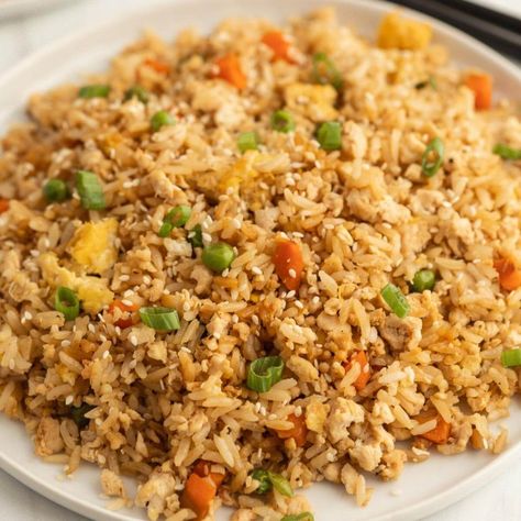 Ground Chicken Fried Rice - Easy Ground Chicken Fried Rice Ground Chicken Fried Rice, Rice In The Microwave, Chicken Fried Rice Easy, Chicken Fried Rice Recipe, Leftover Rotisserie, Stir Fry Rice, Leftover Rotisserie Chicken, Rice Varieties, Chicken Fried Rice