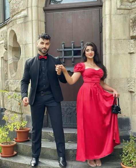 Couple Formal Outfits, Formal Couple Outfits, Semi Formal Mujer, Couple Dresses, Couples African Outfits, New Girl Style, Flipagram Instagram, Romantic Photoshoot, Couple Dress