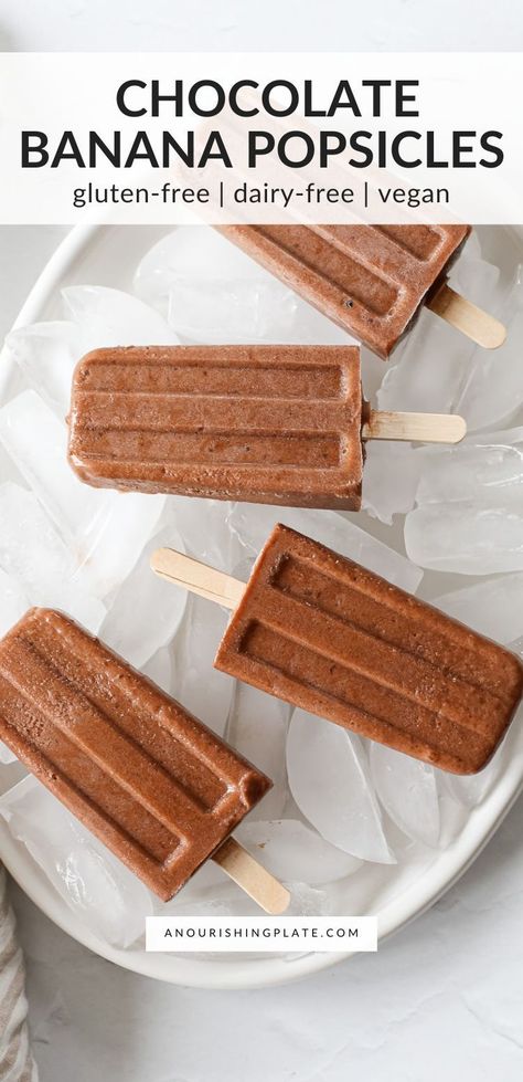 Healthy Fudgesicles, Homemade Fudgesicles, Fudgesicle Recipe, Fudge Popsicles, Diy Popsicles, Healthy Fudge, Banana Popsicles, Healthy Chocolate Banana, Chocolate Popsicles