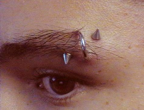 spiral eyebrow piercing Spike Eyebrow Piercing, Rhino Piercing, Eyebrow Piercings, Eyebrow Piercing Jewelry, Types Of Eyebrows, Jewel Tattoo, Types Of Ear Piercings, How To Grow Eyebrows, Cool Piercings