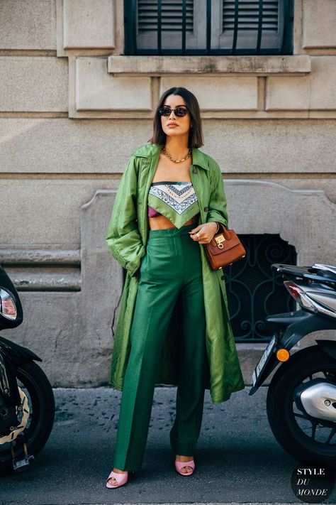 Milan SS 2020 Street Style: Camila Coelho Camila Coelho Street Style, Camila Coelho Outfits, Green Fashion Editorial, Queens Clothes, Madrid Street Style, Camilla Coelho, Fashion Show Backstage, 2020 Street Style, Reportage Photography