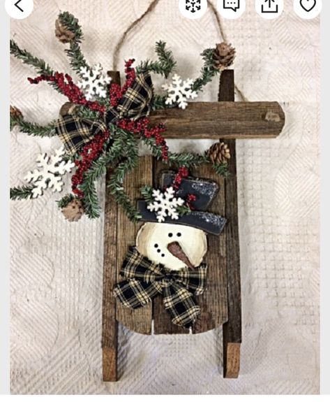 Wood Sleds Decorated For Christmas, Wood Sleigh Diy, Snow Sled Decoration, Sleds Decorated Ideas, Wooden Sled Decor Diy, Small Sled Decorating Ideas Diy, Christmas Sleds Decorated, Wooden Sleds Christmas Decor, Sleds Decorated For Christmas