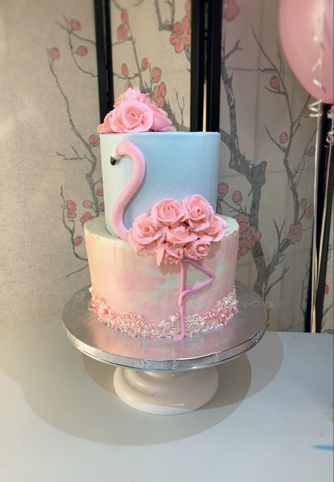 Flamingo Birthday Cake 2 Tier, Flamingo Cake Ideas, Cookies Flamingo, Tropical Flamingo Cake, Flamingo Birthday Party Cake, Cake Pink And White, Pink Flamingo Cake, Cake With Pink Roses, Flamingo Birthday Cake