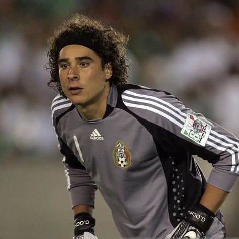 Memo Ochoa Icons, Gorillaz 2 D, Memo Ochoa, Soccer Men, Mexico Wallpaper, Soccer Boyfriend, Figura Paterna, Club America, Celeb Crushes