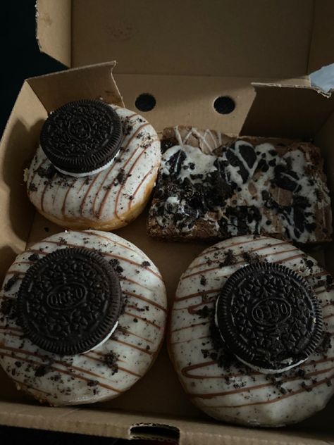 26/3/2023 #CookiesAndCones #Donuts #Brownie #Oreo #OreoBrownie #OreoDonuts Canned Clams, Oreo Donuts, Brownie Oreo, New England Clam Chowder, Donuts Donuts, Junk Food Snacks, Food Gallery, Food Therapy, Oreo Dessert