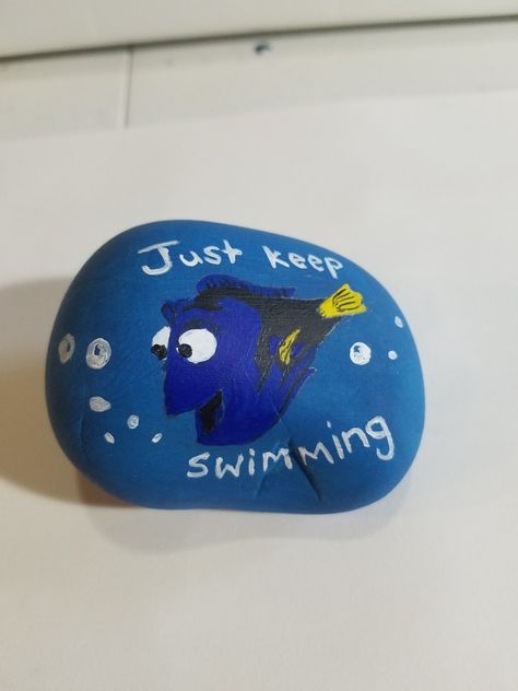 Just keep swimming quote by Dory from Finding Nemo painted rock Dory Rock Painting, Finding Nemo Painted Rocks, Just Keep Swimming Painting, Nemo Rock Painting, Just Keep Swimming Quote, Backyard Rocks, Dory From Finding Nemo, Swimming Pics, Decorated Rocks