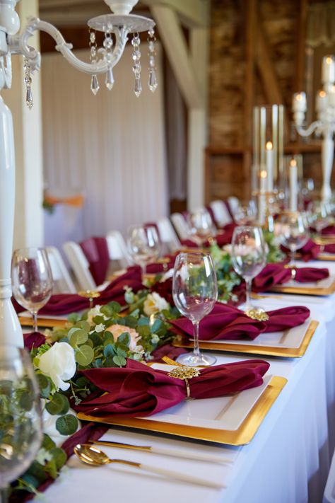 Maroon Wedding Theme Table Settings, Burgundy Table Setting Wedding, Burgundy Decor, Gold And Burgundy Wedding, Gold Table Runners, Decoration Buffet, Minimalist Wedding Decor, Wedding Tablecloths, Wedding Arch Flowers