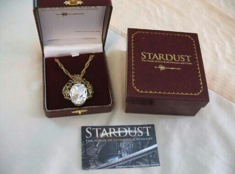 The necklace from the movie Stardust...I want!!! Fallen Star, Necklaces Luxury, Fandom Jewelry, Movie Replica, Enchanted Jewelry, Dream Dream, Cosplay Jewelry, Solitaire Diamond Pendant, Solitaire Pendant Necklace