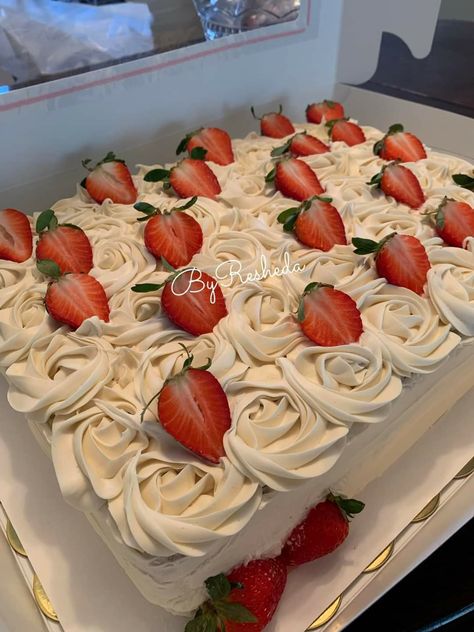 Tres Leches Sheet Cake, Strawberry Cake Square, Square Strawberry Cake, Strawberry Tres Leches Birthday Cake, Sheet Cake Decorated With Strawberries, Strawberry Sheet Cake Decorations, Sheet Cake With Strawberries On Top, Rectangle Strawberry Cake, Rectangle Cake Designs