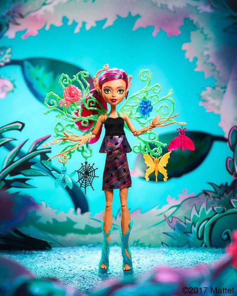 Monster High on Twitter: "Welcome Treesa Thornwillow to Monster High! 🌳🤗 She's scary-sweet & has her own scary-cool, natural style! 💕 https://t.co/65uTV01iRM" / Twitter Profile Art, Monster High Characters, Monster High Doll, Doll Collection, Ever After High, Natural Style, Monster High, Traditional Outfits, Art Reference