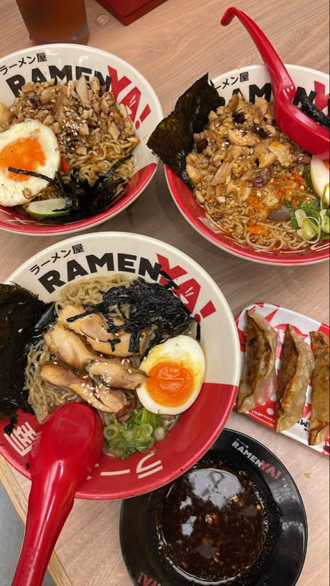 Mie Ramen Aesthetic, Foodie Snap, Ramen Ya, Marugame Udon, Delicious Food Image, Makanan Aesthetic, Big Snacks, Album Cover Wallpaper, Album Cover Wallpaper Collage