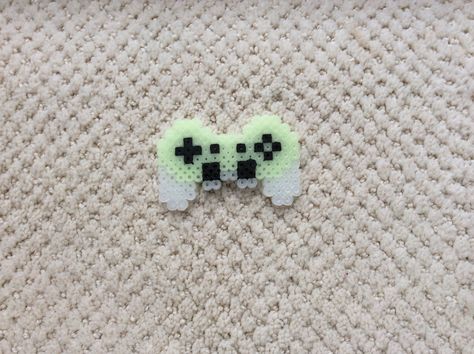 Perler beads gaming controller White Perler Bead Patterns, Pyssla Ideas, Hamma Beads Ideas, Easy Perler Bead Patterns, Melty Bead Patterns, Pearl Beads Pattern, Easy Perler Beads Ideas, Fuse Bead Patterns, Hama Beads Design