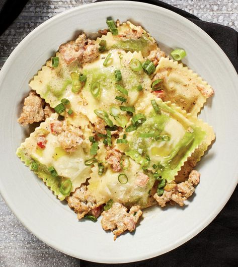 Easy Ravioli Recipe, Ravioli With Sausage, Hello Fresh Chicken, Spinach Ricotta Ravioli, Sausage Ravioli, Dinner Date Recipes, Easy Ravioli, Spinach And Ricotta Ravioli, Sausage And Spinach