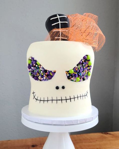 Skeleton Cake Birthday, Skeleton Cake, Goth Cakes, Twin Ideas, Skeleton Cookies, Spooky Cake, Easter Sugar Cookies, Spooky Skeleton, Baking Kitchen