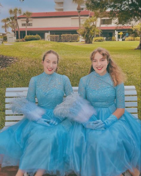 White Christmas Sisters Costume, Sisters White Christmas, Sister Costumes, White Christmas Movie, 50s Dresses, Christmas Movies, Favorite Holiday, White Christmas, Christmas Themes