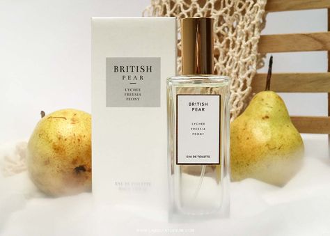 Review Miniso British Pear Eau De Toilette. Best Seller! #parfum #updateblog #blog #miniso #pear #fruit #eaudetoilette Parfum Miniso, Pear Fruit, Reed Diffuser, Best Seller, Pear, Beauty Hacks, Hair Care, Place Card Holders, Fruit