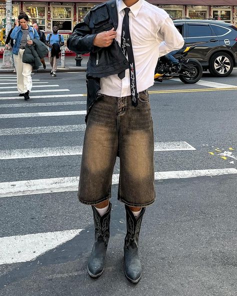 cowboy boots + jorts combo = perfection #springstyle #cowboyboots #outfitinspo #streetstyle #nycfashion Cowboy Boots Outfit Mens, Cowboy Boots Outfit, Boots Outfit Men, Mens Cowboy Boots, Nyc Fashion, Boots Outfit, Fitness Inspo, Boots Men, Cowboy Boots