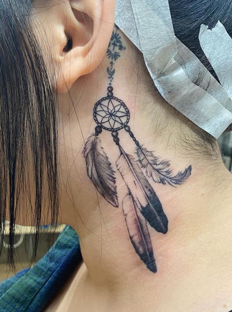 Dream catcher and feathers were added on by @jenskinart to this piece, behind the ear. Ear Feather Tattoo, Feather Behind Ear Tattoo, Mama Tried, Dream Catcher Tattoo, Feather Tattoo, Nature Tattoos, The Ear, Best Tattoo, Hidden Gem