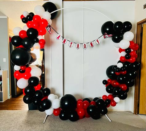 Black Balloon, Circle Garland, White Circle, Black Balloons, Balloon Garland, Ornament Wreath, Red And Black, Black Red, Red And White