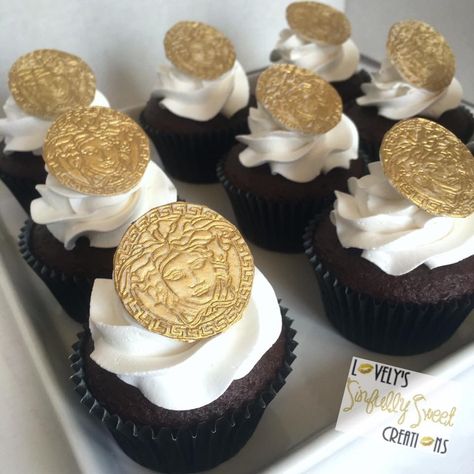 Versace Decoration Party, Versace Cupcakes, Versace Birthday Party Ideas, Versace Party Theme, Versace Theme Party Ideas, Money Cupcakes, Versace Cake, 21st Party Themes, Versace Party