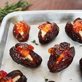 Cheese-Stuffed Dates with Pepper Jelly, a recipe from the ATCO Blue Flame Kitchen. Pepper Jelly Ideas, Jelly Ideas, Ideas For Appetizers, Appetizers Cheese, Healthy Cheese, Stuffed Dates, Healthy Appetizer Recipes, Date Recipes, Appetizers Recipes