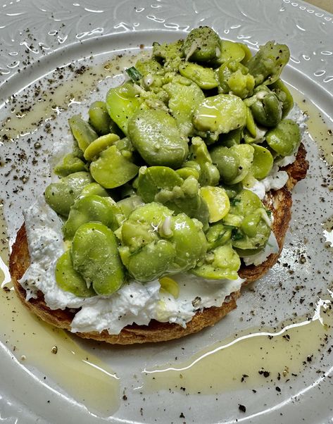 Broad Bean Recipes, Goat Cheese Bruschetta, Cheese Bruschetta, Broad Beans, Seafood Entrees, Broad Bean, Toast Recipes, Jamie Oliver, Spring Recipes