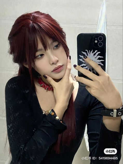 Pelo Color Vino, Types Of Hair Color, Black Red Hair, Red Hair Inspo, Hair Inspiration Long, Kpop Hair, Dark Red Hair, Image Swag, Haircuts Straight Hair