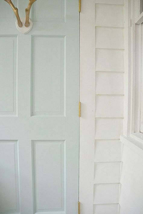 Mint door makeover - Behr Whipped Mint- Lizmarieblog.com Hallway Colors, Blue Painted Door, Mint Door, She Shed Decorating Ideas, Sunroom Makeover, Mint Green Paints, Mint Paint, Small Sunroom, Paint Cabinets