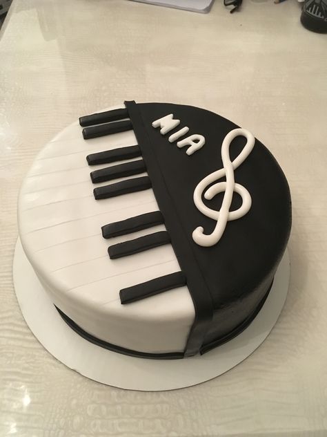 Piano Cake Ideas, Piano Birthday Cake, Music Cake Ideas, Crazy Birthday Cakes, Bolo Musical, Cakes Without Fondant, Piano Cake, Music Themed Cakes, Piano Cakes