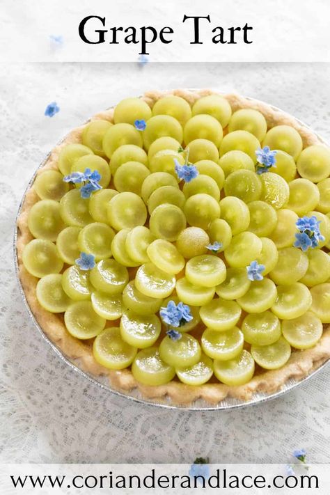 This grape tart is absolutely delicious with a creamy custard filling topped with juicy and lightly sugar-dusted green grapes. Tart Dessert Recipes, Grape Tart, Grape Dessert, Recipes Fruit, Grape Recipes, Strawberry Tart, Tarts Crust, Tart Dessert, Custard Tart