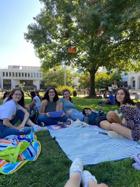 girl friend group on picnic blankets at american university in washington dc College Memories Aesthetic, Washington Dc Aesthetic Friends, College Experience Aesthetic, University Aesthetic Friends, University Life Aesthetic Friends, University Friends Aesthetic, American University Aesthetic, American College Aesthetic, College Friend Group