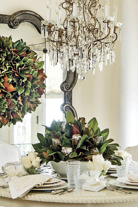 Magnolia Centerpiece Christmas, Christmas Magnolia Decor, Magnolia Christmas Decor Ideas, Magnolia Leaves Christmas Decor, Magnolia Leaves Decor, Christmas Floral Centerpieces, Magnolia Leaves Centerpiece, Magnolia Leaves Christmas, Christmas Greenery Decor