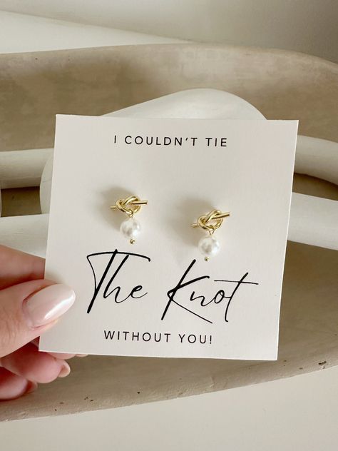 -----DETAILS---- This listing is for a pair of I couldn't tie the knot without you gold pearl earrings These are made with 18k gold plated over 952 sterling silver ---HOW TO ORDER--- 1- Please select quantity and color option  2- Add to your cart  3- Please leave me any personalization in notes to seller box  4- Checkout --CURRENT PROCESSING TIME--- My current processing time is 1-2 weeks on all products! If you need your item sooner, please send me a message and I will do my best to accommodate Gifts For Your Bridesmaids, Ask Bridesmaid Ideas, Bride Maid Boxes, Dior Bridesmaid Proposal, Bridesmaid Must Haves, Unique Bridesmaids Proposals, Ask To Be A Bridesmaid Ideas, Sentimental Bridesmaid Gifts, Minimal Bridesmaid Proposal