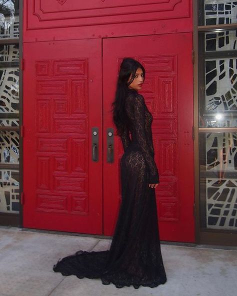 @102yla on Instagram Sum Dresses, Black Lace Dress Long, Black Lace Fabric, Lil Black Dress, Dolce E Gabbana, Lace Dress Black, Black Lace Dress, Lace Gown, Fashion Killa