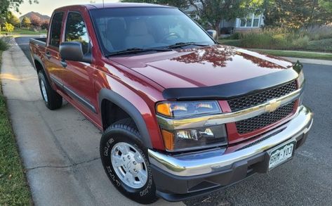 This 2004 Chevy Colorado 4X4 pick-up looks practically new. It only has 44,000 miles and comes with a five-cylinder engine. #Chevrolet, #Colorado Colorado Chevy, Small Pickups, Pick Up 4x4, Carbon Copy, Gmc Sonoma, Large Truck, Chevy Colorado, First Generation, Chevrolet Colorado