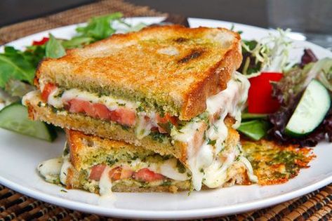 Caprese Grilled Cheese Sandwich Grilled Cheese Panini, Caprese Grilled Cheese, Sandwiches Recipes, Gourmet Grilling, Grill Cheese Sandwich Recipes, Cheese Sandwich Recipes, Sandwich Ideas, Grilled Cheese Recipes, Cheese Sandwich