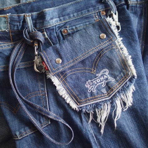 A denim pocket pochette remade from Levi's bottoms👖 It can be attached to belt loops and used as an extra pocket🐅 #remakeclothes #upcycle… | Instagram Denim Upcycle, Remake Clothes, Trouser Pocket, Denim Belt, Denim Pocket, Denim Diy, Sewing Design, Levis Denim, June 21