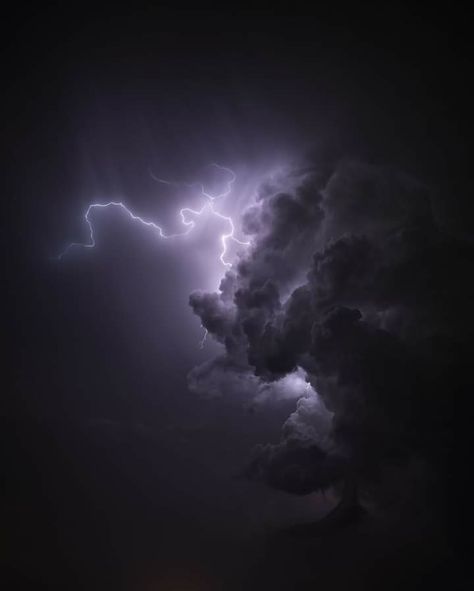 Thunder And Lightning Aesthetic, Thunder Aesthetic, Liz Tomforde, Band Au, Sun Aesthetic, Stormy Skies, Cloud Photos, Night Sky Wallpaper, Character Aesthetics