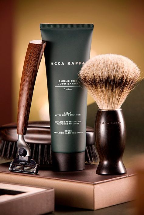 Photographic series made with cosmetic products, brand Acca Kappa, by Marcelo Ribeiro photographer. #MRibeiroPhoto #Cosmetic #Photo #Still #Men #Care Groomsmen Kit, Groomsmen Gift Ideas, Beard Shaving, Acca Kappa, Pocket Comb, Barber Shop Decor, Seni Cat Air, Male Grooming, Beard Grooming