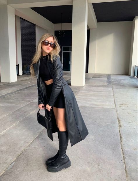 Platform High Boots Outfit, Long Shoes Outfit, Cute Trendy Fall Outfits, Fall Aesthetic Fits, Ethereal Look, Fits With Boots, Outfit With Long Boots, Long Black Boots Outfit, Botas Outfit