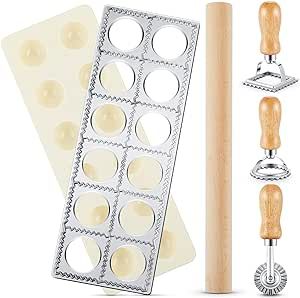 Making Ravioli, Empanada Maker, Ravioli Maker, Pasta Making Tools, Pizza Tools, Ravioli Pasta, Pasta Making, Stamp Maker, Handmade Pasta