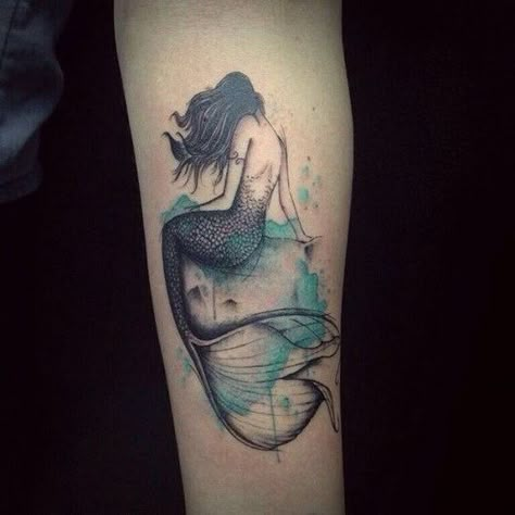 Spectacular Watercolor and Mermaid Tattoo. Watercolor Mermaid Tattoo, Mermaid Tattoo Designs, Best Tattoo Ever, Girl Back Tattoos, Tattoo Trend, Watercolor Mermaid, Ocean Tattoos, Tattoos Geometric, Mermaid Tattoo