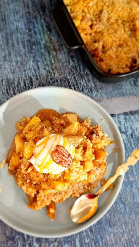 Classic Pineapple Crisp Recipe https://resepmamiku.com/en/classic-pineapple-crisp-ataleofsauceandspice Pineapple Crisp, Crisp Desserts, Pineapple Chunks, Delicious Donuts, Crisp Recipe, Summer Barbecue, Vanilla Essence, Dessert Appetizers, Easy Dessert