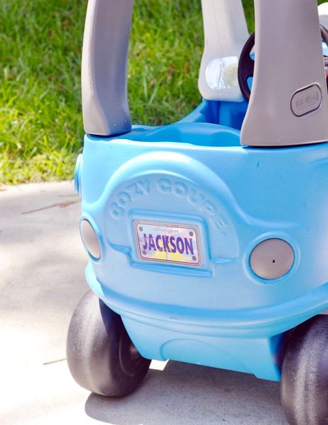 This is an awesome tutorial for how you can give a Little Tikes Cozy Coupe car a DIY makeover (for boys or girls) with simple cleaning and spray paint! Great project to do with kids. Diy Little Tikes Car Makeover, Tikes Car Makeover, Little Tikes Car Makeover, Car Makeover, Cozy Coupe Makeover, Small Playroom, Little Tikes, Diy Makeover, Crafty Diy