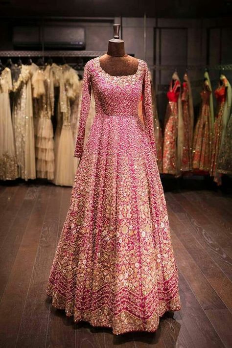 30+ Bridal Lehenga Designs Images for Wedding Reception 2018-2019 Carpet Wedding, Indian Wedding Gowns, Bridal Lehenga Designs, Latest Bridal Lehenga, Wedding Lounge, Designer Bridal Lehenga, Indian Bridal Lehenga, Indian Salwar Kameez, Salwar Kamiz