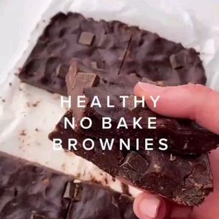 dailyhealthforlife on Instagram: This is amazing 😮 Follow @dailyhealthforlife for more 🥑 Easy Dessert Recipes No Bake, Dessert Recipes No Bake, Recipes No Bake, Bake Brownies, Resep Brownies, Baking Powder Uses, Easy Dessert Recipes, Healthy Brownies, No Bake Brownies